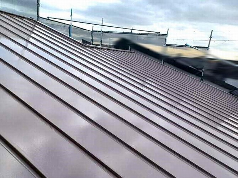 遮熱フッ素塗料で屋根塗装後のガルバリウム鋼板